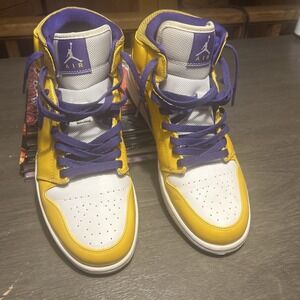 Nike Air Jordan Lakers Men 11.5sneakers yellow purple  Very Good condition CLEAN